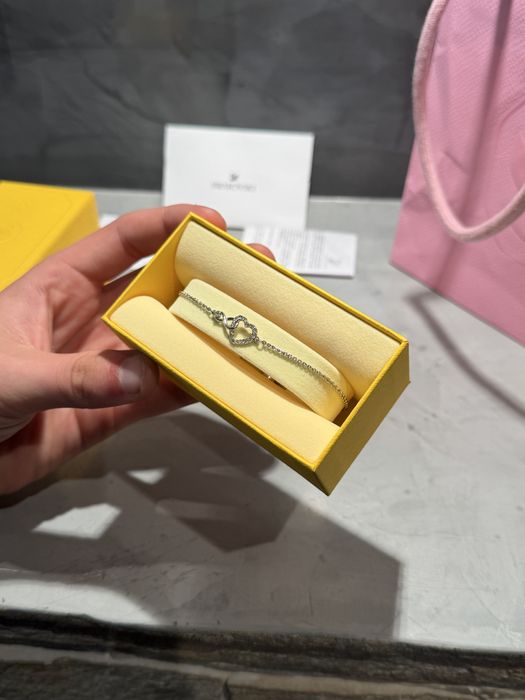 ЧИСТО НОВА 100% оригинална Swarovski дамска гривна