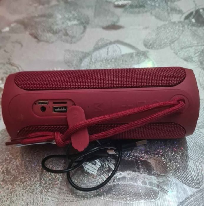 Mini boxă bluetooth pe acumulator, card 8Gb inclus