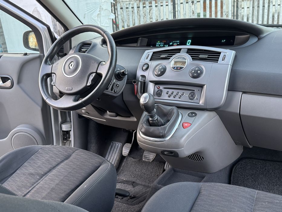 Vând Renault Grand Scenic Motor 2.0 Diesel dCi 150 CP An 2007 E4