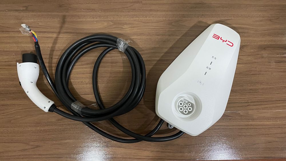 Оригинальная зарядка BYD для электромобиля (настенная, Wallbox)