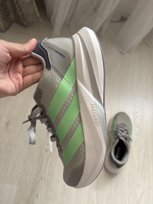 Adidas кроссовки новые 38 размер