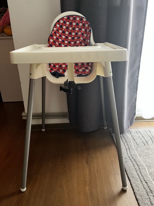 Scaun de masă cu tavă