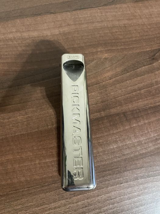 Pickmaster Plectrum Punch – Dispozitiv de tăiat pene de chitară (DIY)