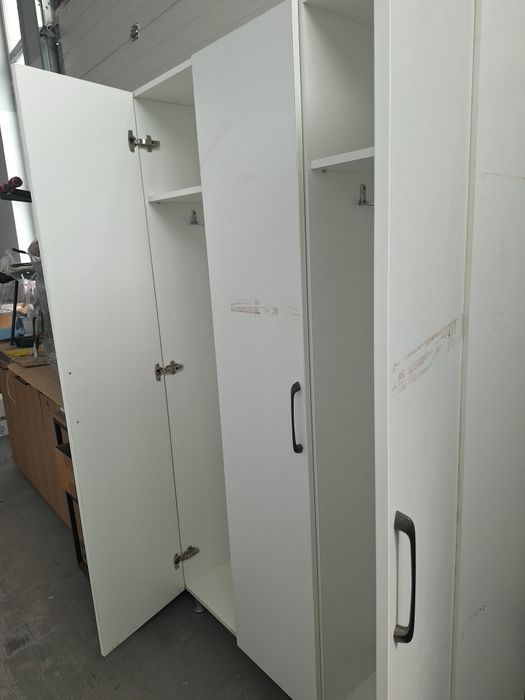 Vand mobilier. Noi