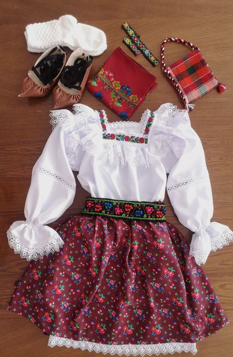 Costum popular pentru femei de Maramures complet, bordo