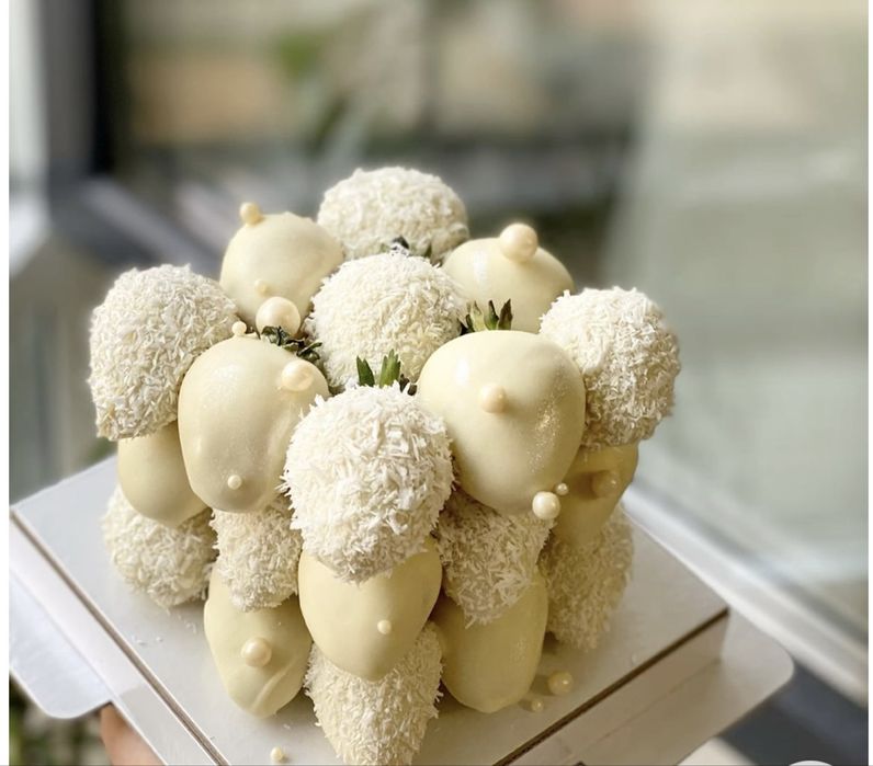 Торт из клубники в шоколаде