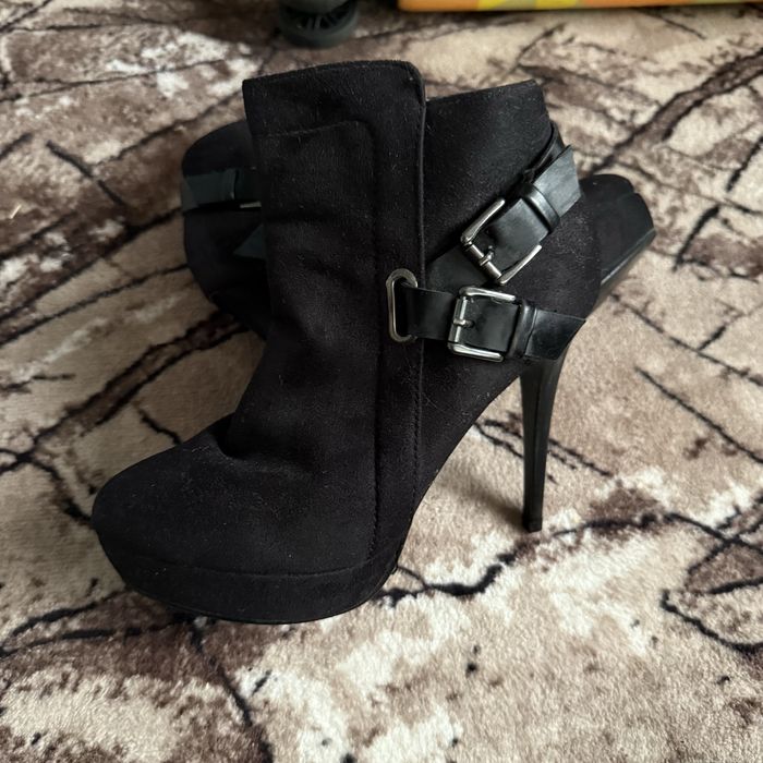 Обувки велур на висок ток