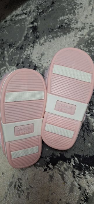 Продам домашние тапочки для девочек на 3 годика