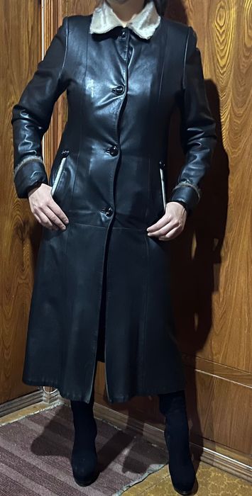 Продается жен. плащ из натуральной кожи с мехом, утепленный. ДЕШЕВО!