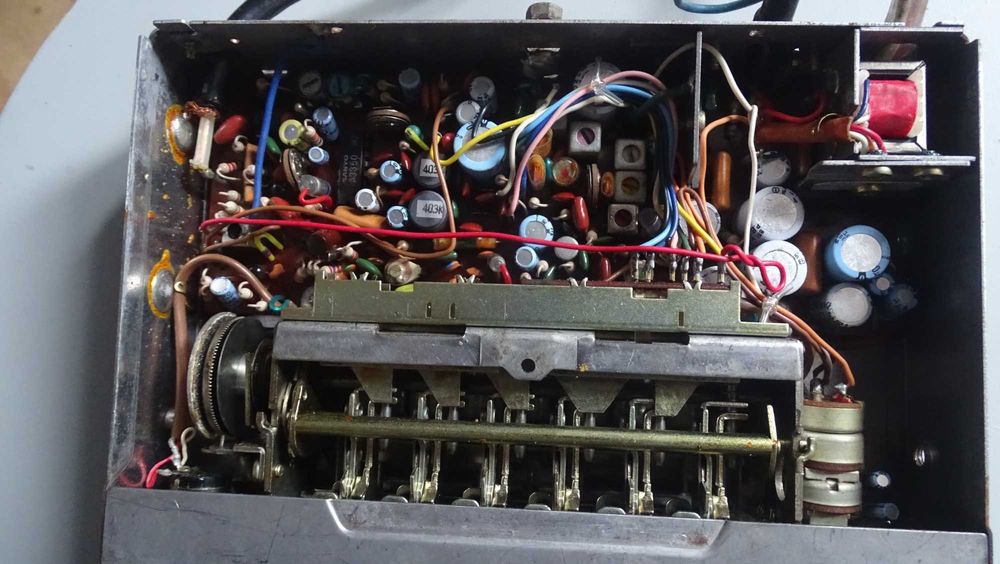 radio auto Universum AR 27516 , de colectie