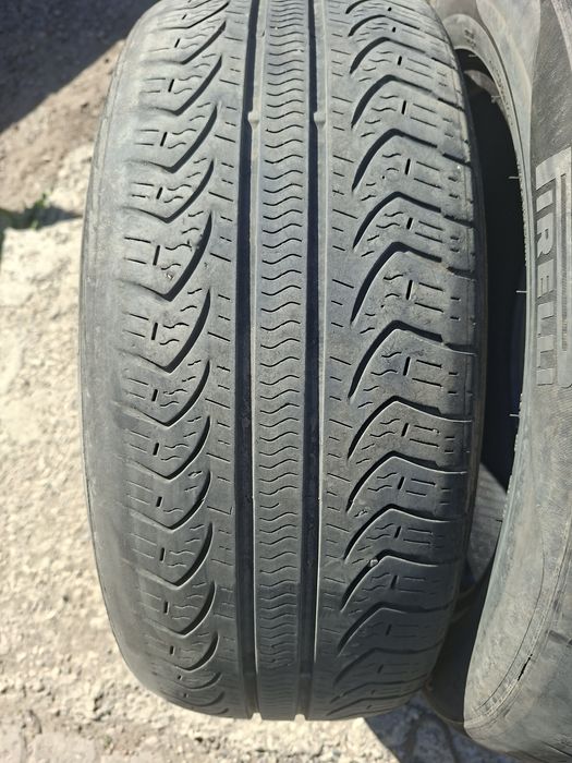 Продам шины 215/55/17 пирелли