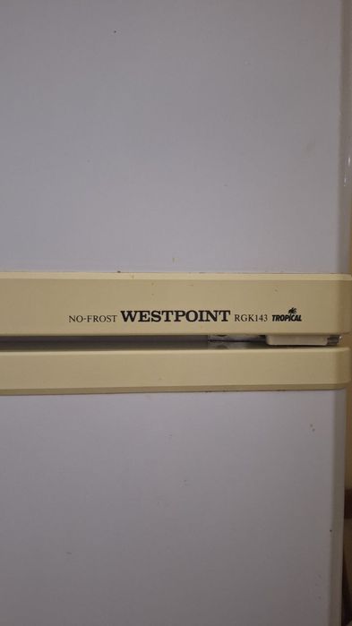 Немецкий большой трёхкамерный холодильник