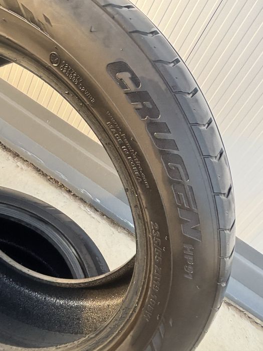 Гуми  235 55 19 летни