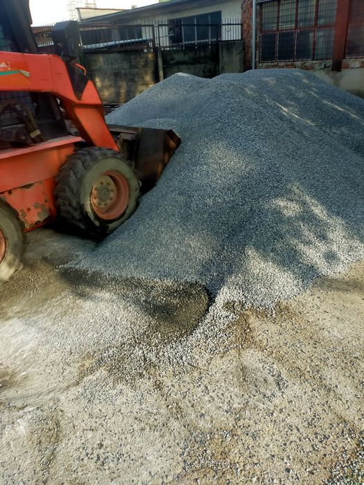 Inchiriem excavator 5.5t si dumper 6t