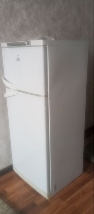 Холодильник продаётся