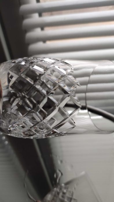 5 бр.масивни кристални чаши за вино с красива  ръчна гравюра