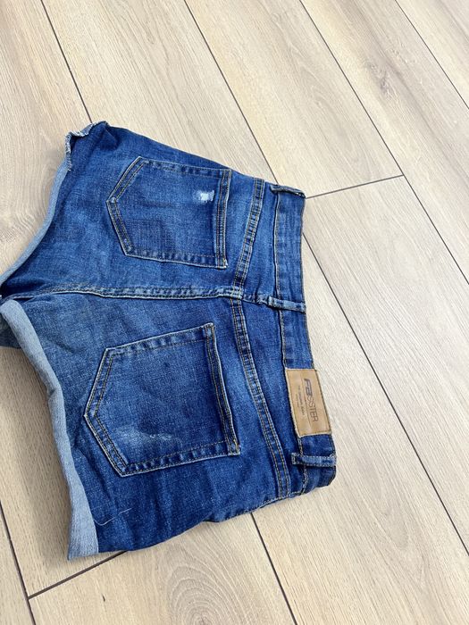 Blugi scurti marimea s