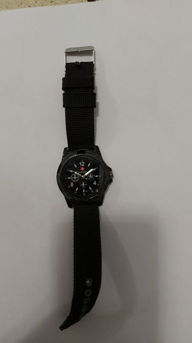 Продаю часы каждая 1000 тенге стоит