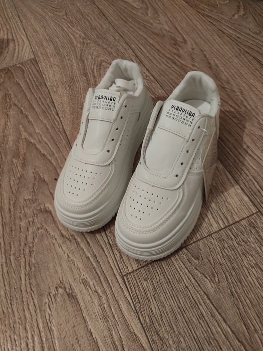 Продаю новые кроссовки