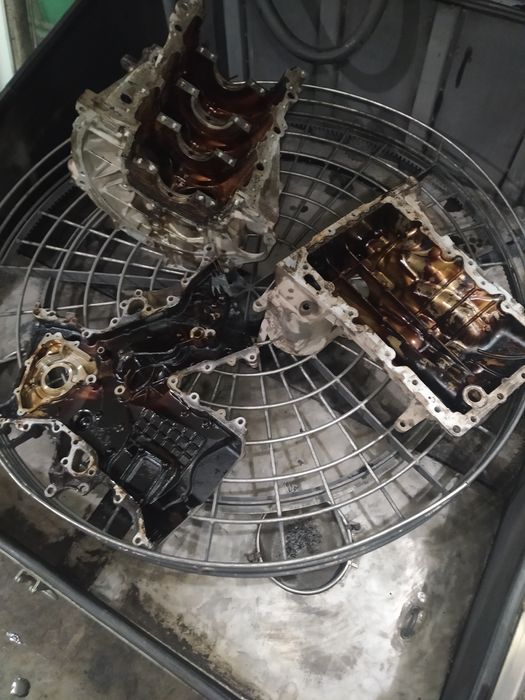 Мойка деталей двигателя.