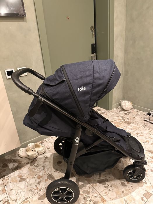 Коляска темной синий цвет Joie