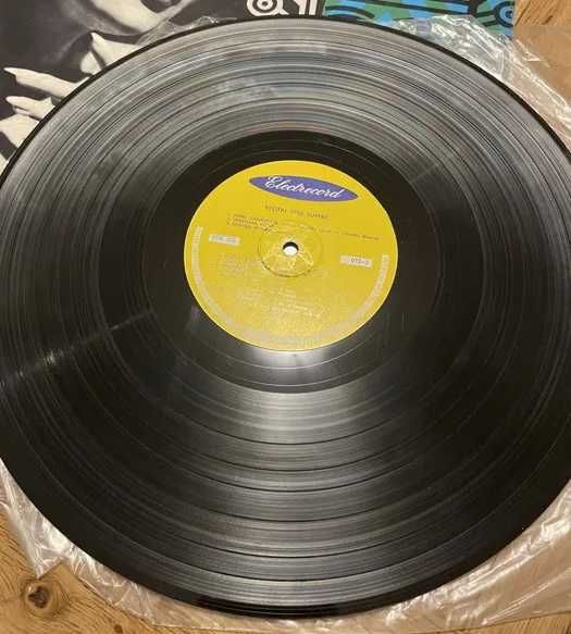 Продавам различни стари грамофонни плочи за колекционери