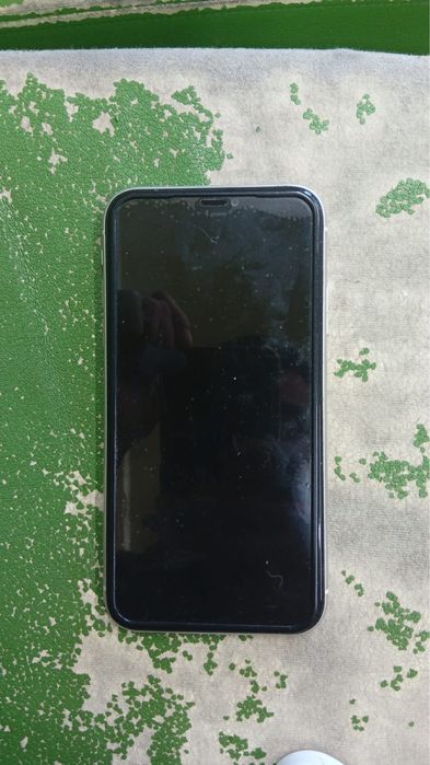 Продам айфон 11.