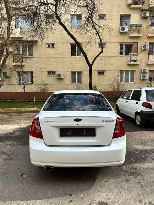 Checrolet Lacetti 2-poz 
2009 yil 580 000 km 
Metan 100tali balon 
4ta
