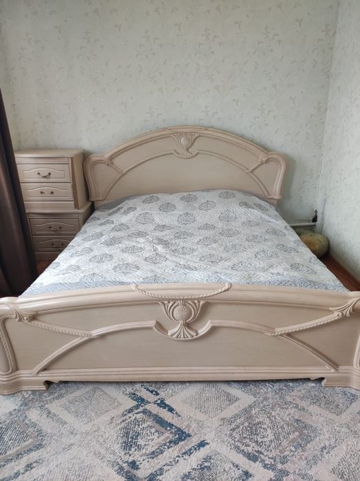 Продам спальный гарнитур
