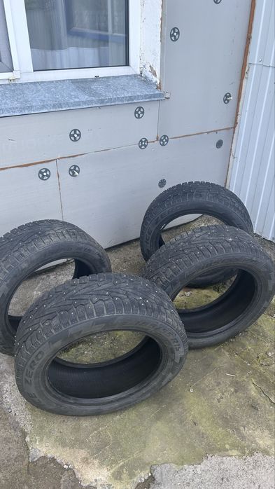 Продам зимние шины.Торг есть