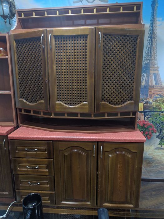 Кухонный гарнитур с деревянными фасадами