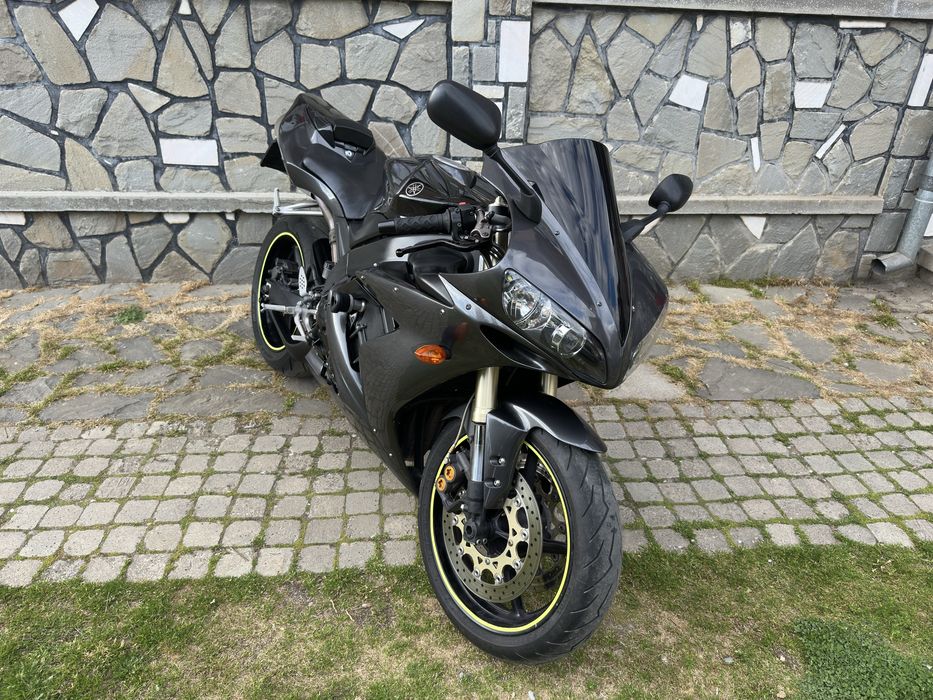 Yamaha R1 RN12 .