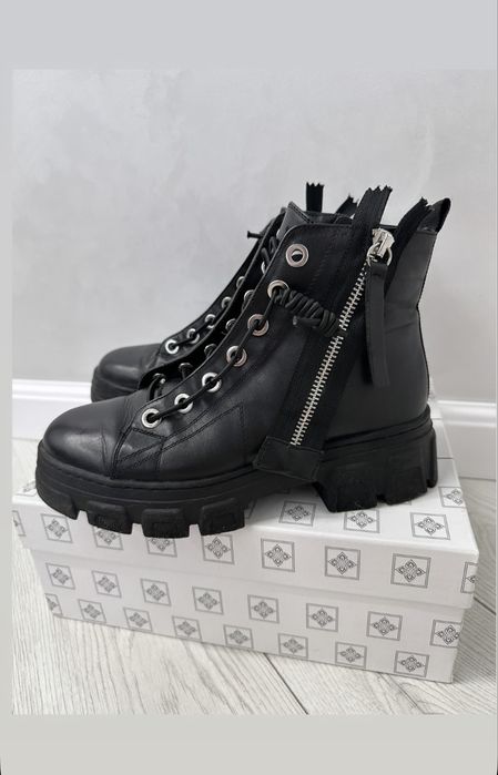 Продам ботинки Tamaris , зима . Размер 36 .