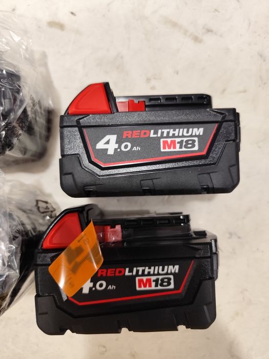 Милуоки батерия 18 волта 4 амперачаса Milwaukee M18 B4