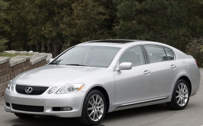 Продаю машину Lexus GS300