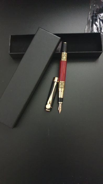 Set cadou Stilou Delux Mahon + 10 rezerve cerneala. 3 bucăți rămase.