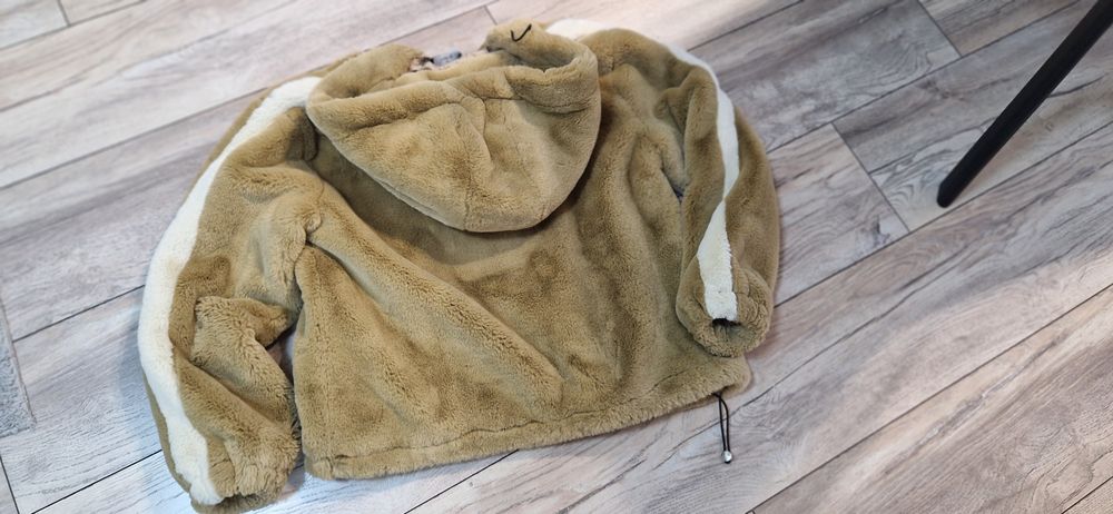 Пухено яке Bershka, размер С/М