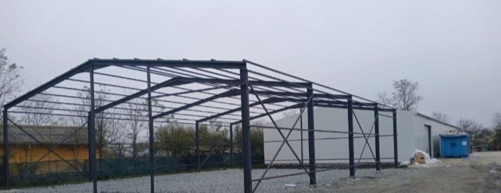 Vând hale metalice cu panouri sandwich 
Orice dimensiune dorita de cli