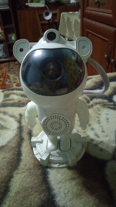 Продам проектор космонавт