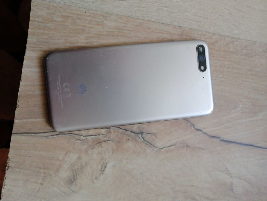 Телефон Huawei Y6