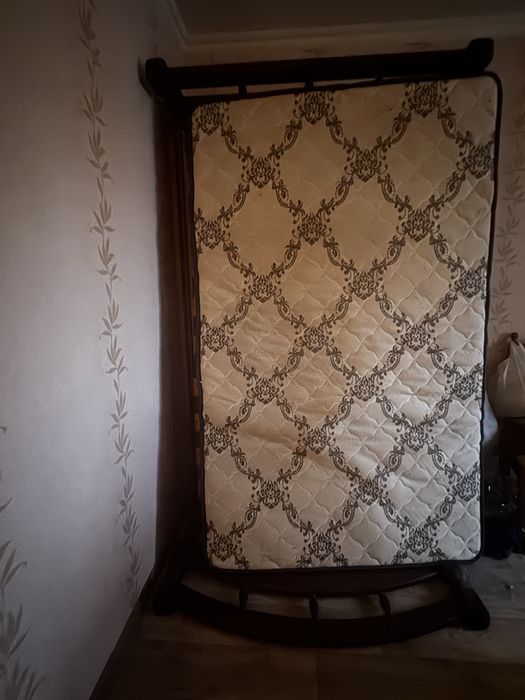 Продам кровать полуторка