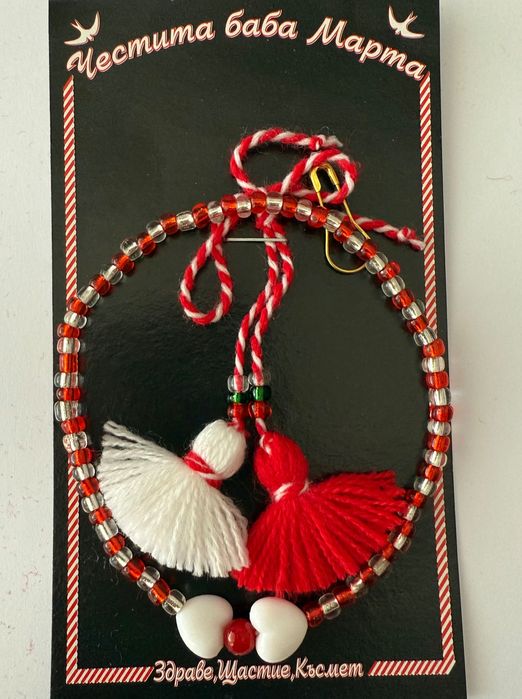 Продавам ръчно изработени мартеници!