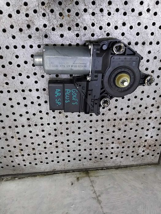 Motoras macara dreapta spate vw golf 5 plus 5m0839402b