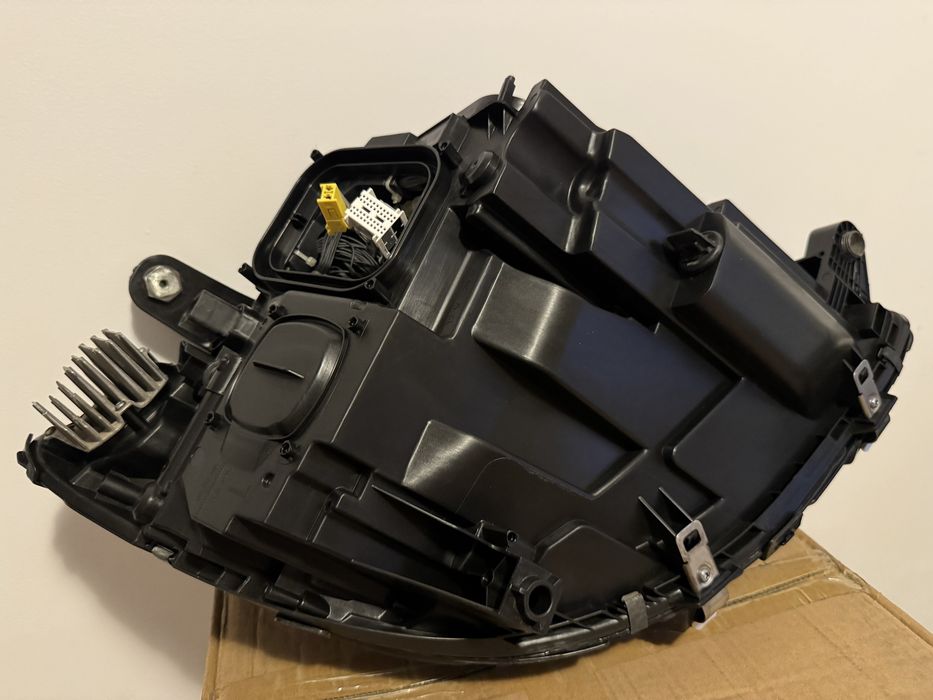Far stanga Mercedes Benz CLS C218 X218 Multibeam LED