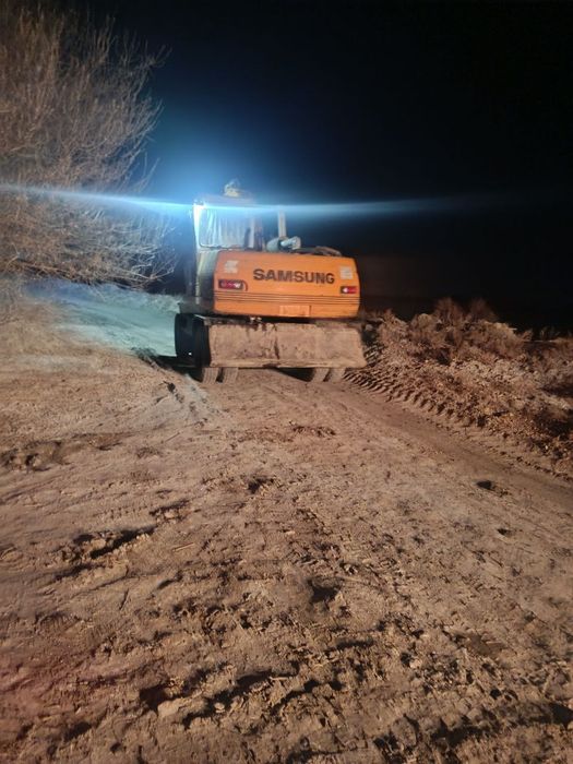 EKSKAVATOR sotiladi tez va arzon
