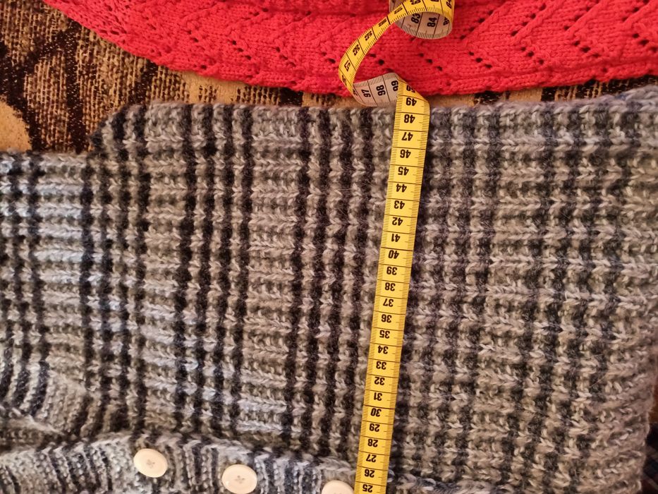 vând vesta croșetată de mână