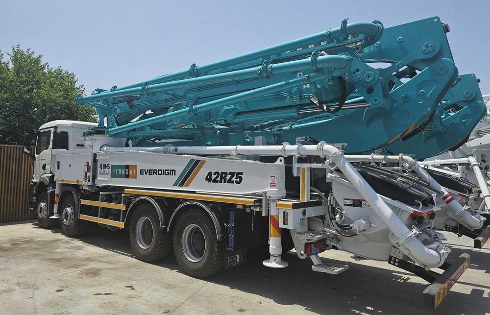 Pompa de beton Hyundai Everdigm ECP42RZ cu brat in 5 elemente deschidere in RZ, de 42m, noua