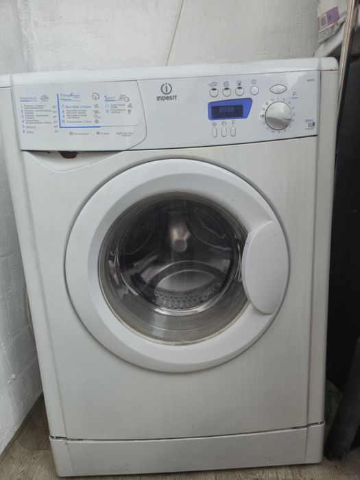 Продам стиральную машину Indesit