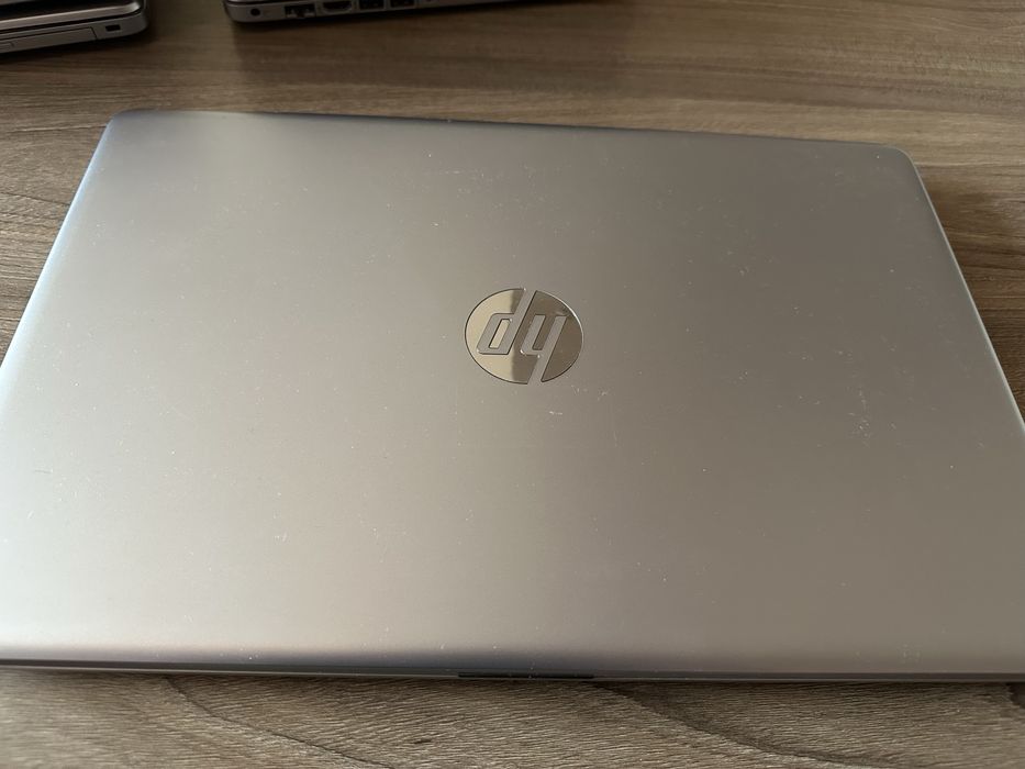 Лаптоп HP 250 G7.     I7 / 8 GB Ram / 512 GB SSD