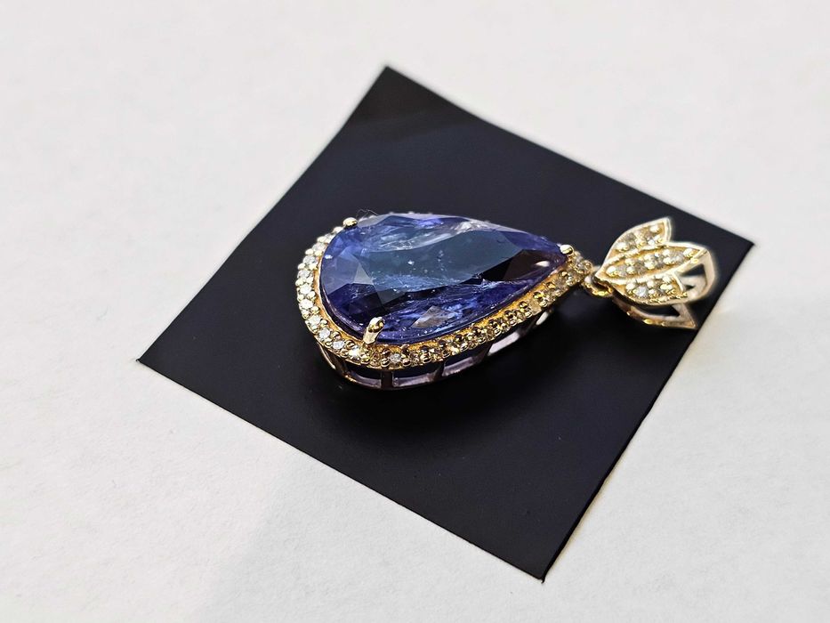 Златна висулка с естествен танзанит